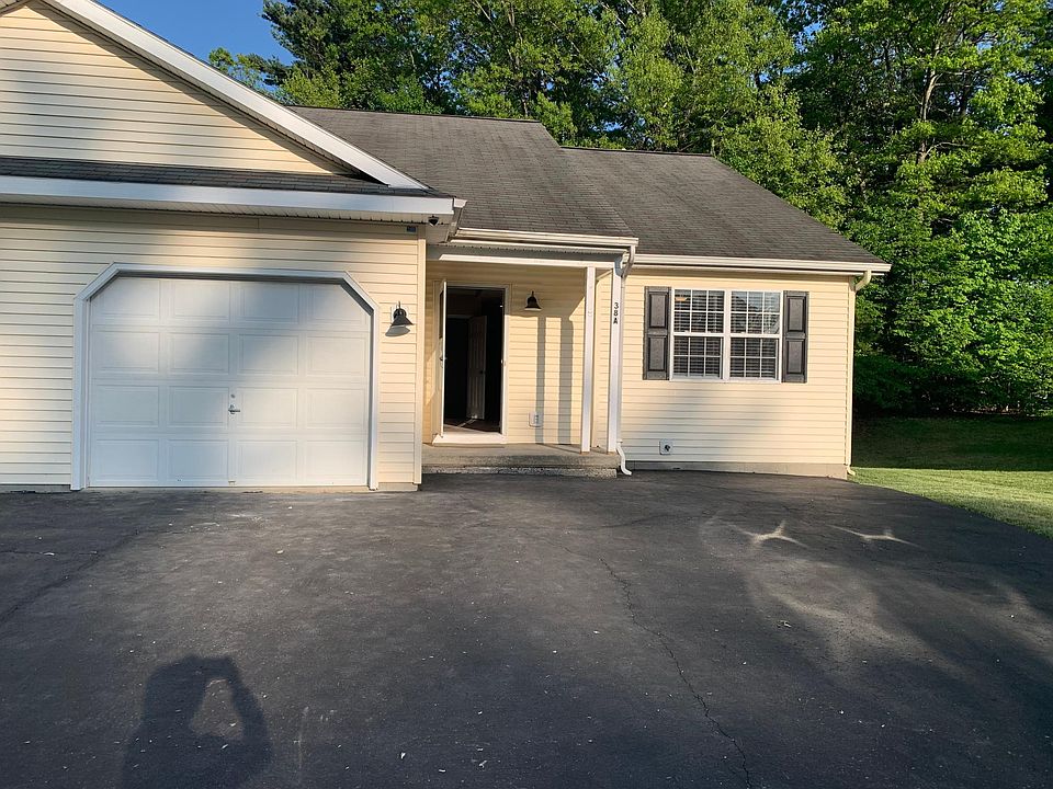 1st image of 38 Cambridge Dr Side A