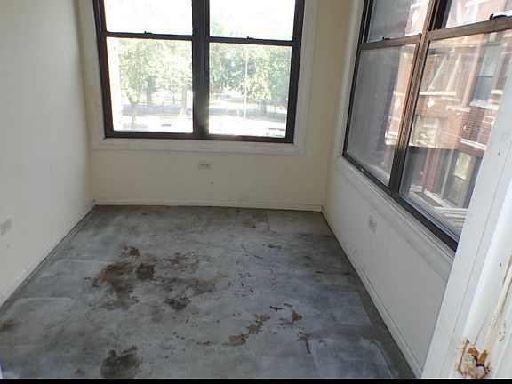 4th image of 5736 S King Dr #2F