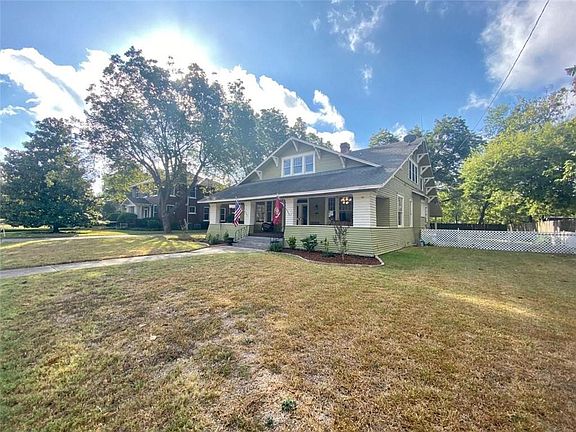 3rd image of 304 Corsicana St