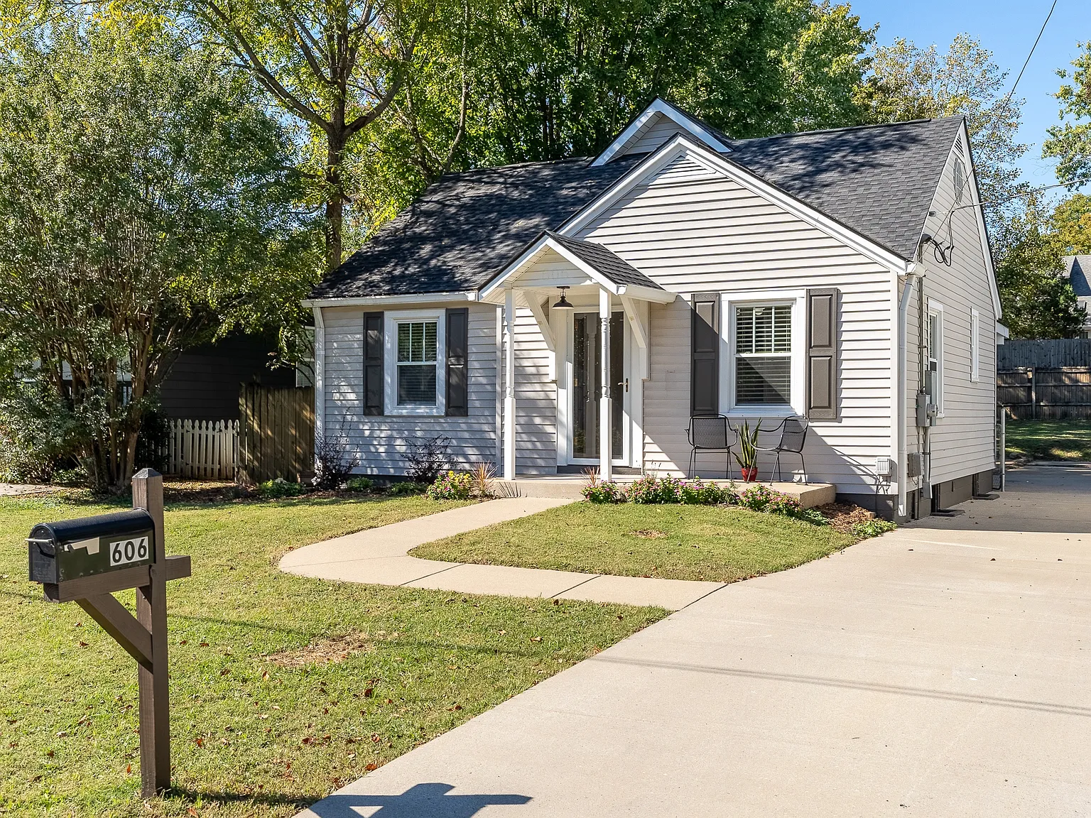3 bed, 1832 sqft, $3,800 — Photo 1