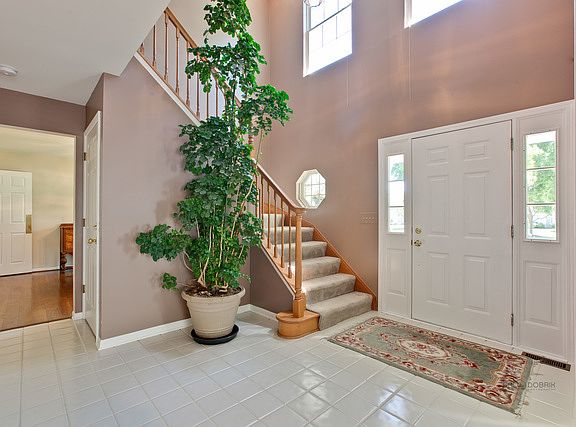 4th image of 288 Willowby Ct