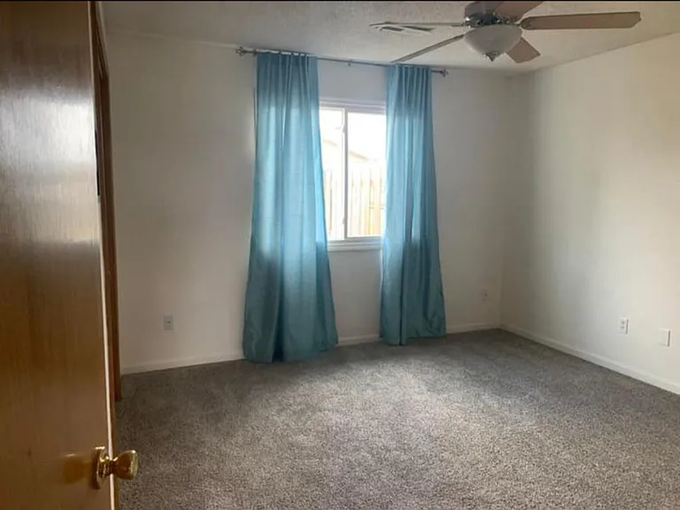 302 Eisenhower St — Photo 6