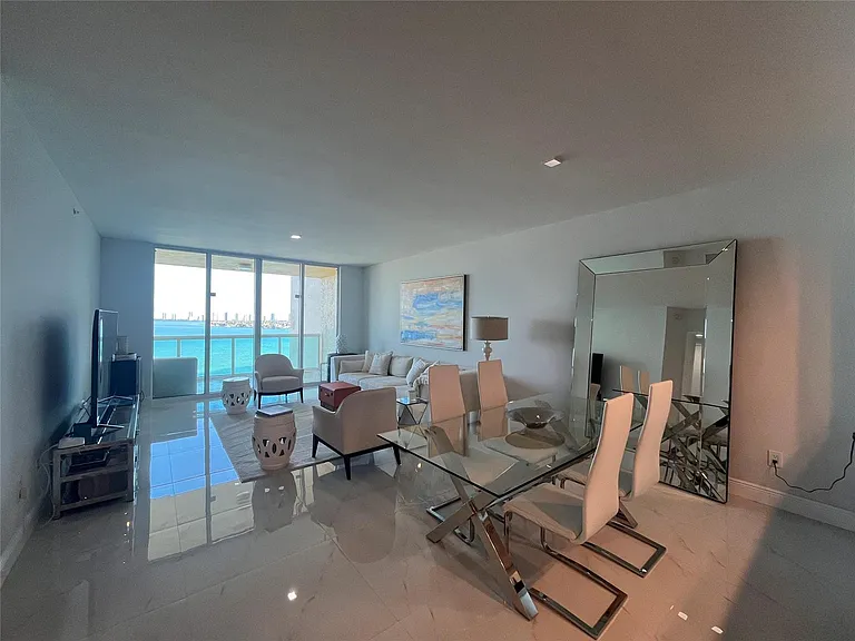 2650 Lake Shore Dr #803 — Photo 19