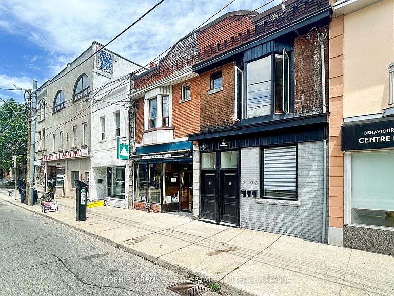 2100 Dundas St W #FRONT — Photo 2