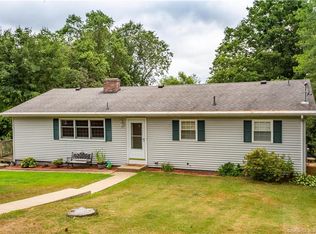 16 Overlook Dr, Preston, CT 06365