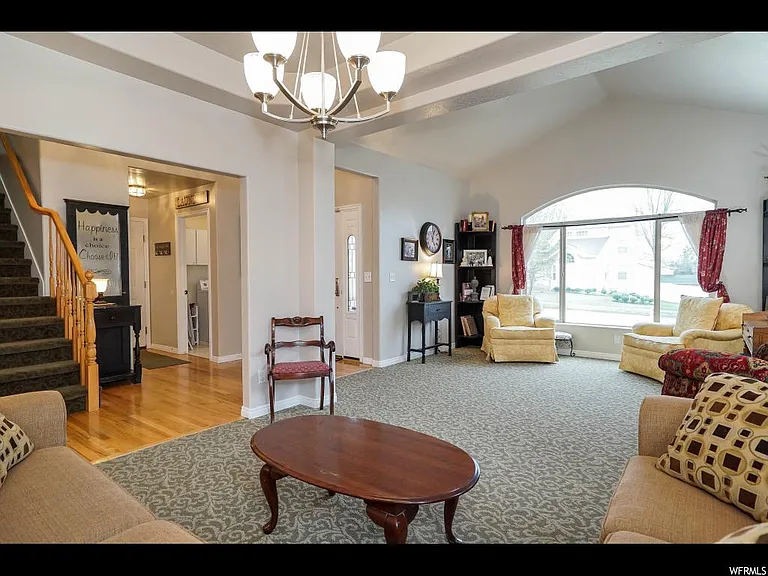 804 Creek Ln — Photo 5