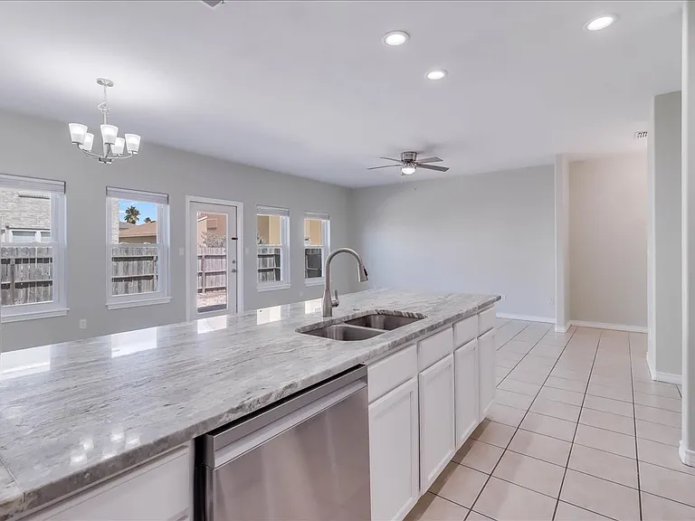 15513 Palmira Ave #B — Photo 16
