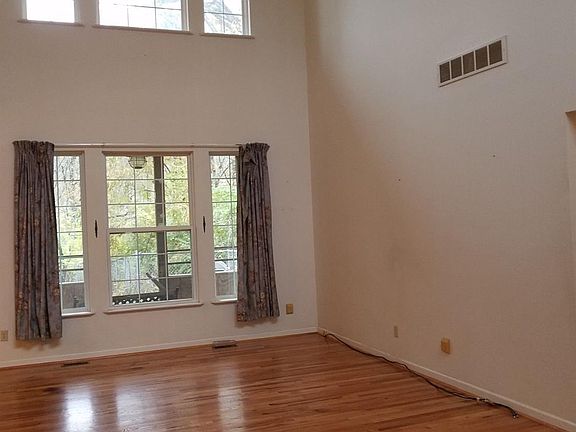 2nd image of 29339 Wildwood Ln