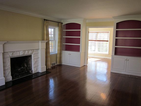 Built-in Bookshelves in Living room