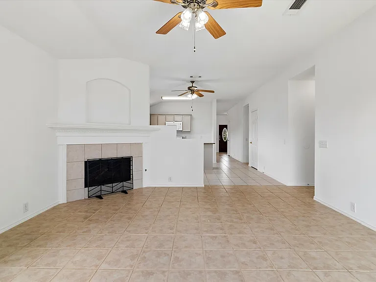 3300 Creekwood Dr — Photo 8