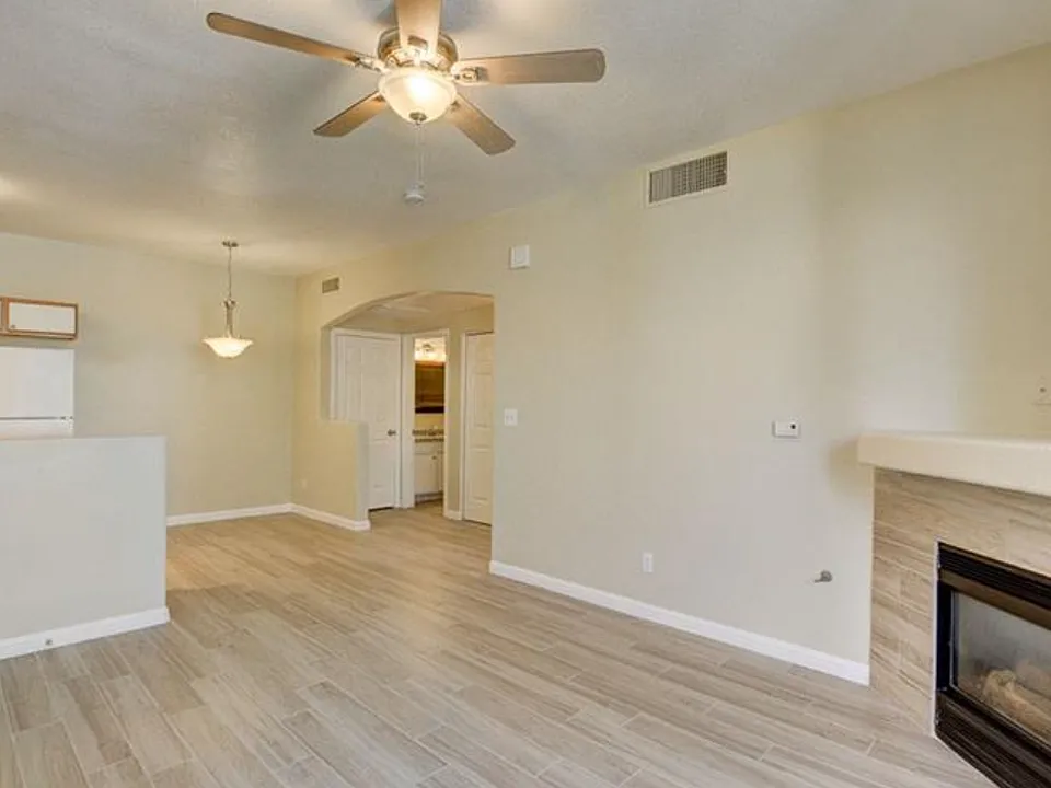 4960 Harrison Dr #107