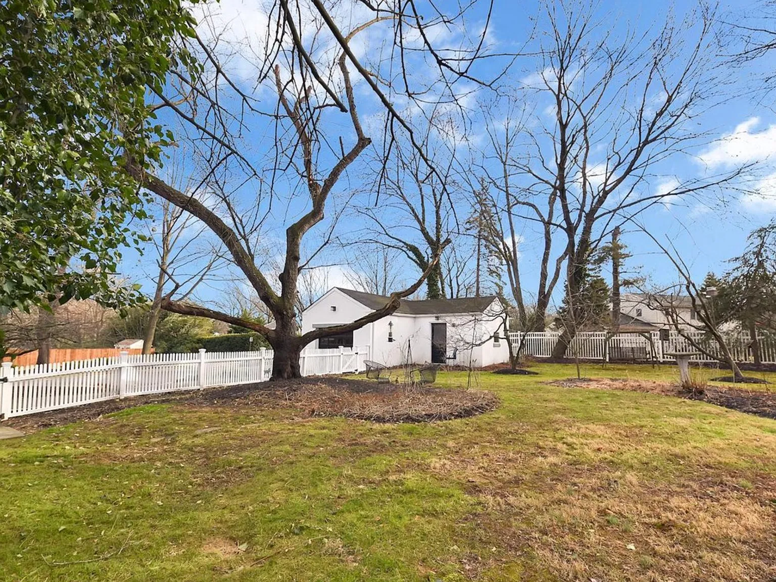 2 bed, 1296 sqft, $3,250 — Photo 3