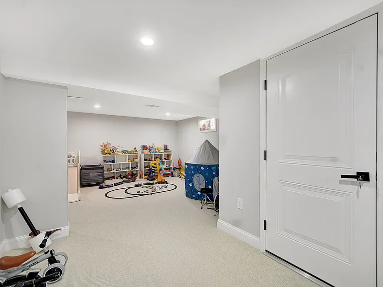 2245 Plum Tree Rd N — Photo 36