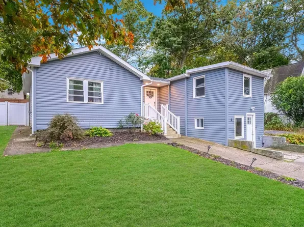 6 Mars Road, Rocky Point, NY 11778