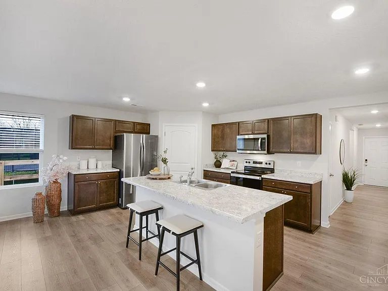 5001 Lakeview Dr — Photo 17
