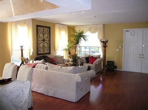 Spacious living and dining room with tray ceiling