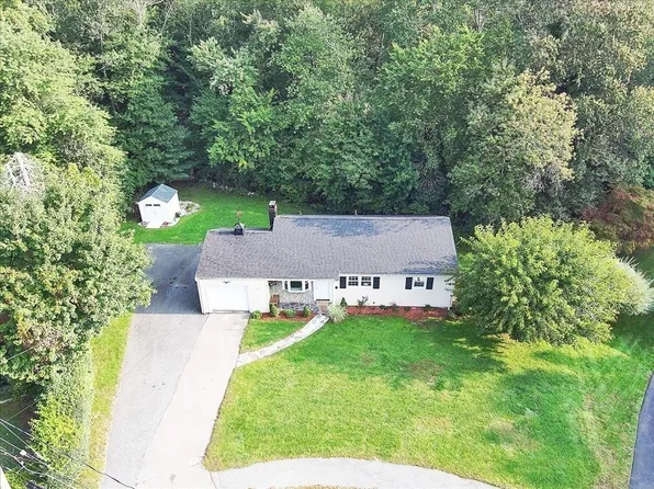 135 Juniper Dr, Norwood, MA 02062