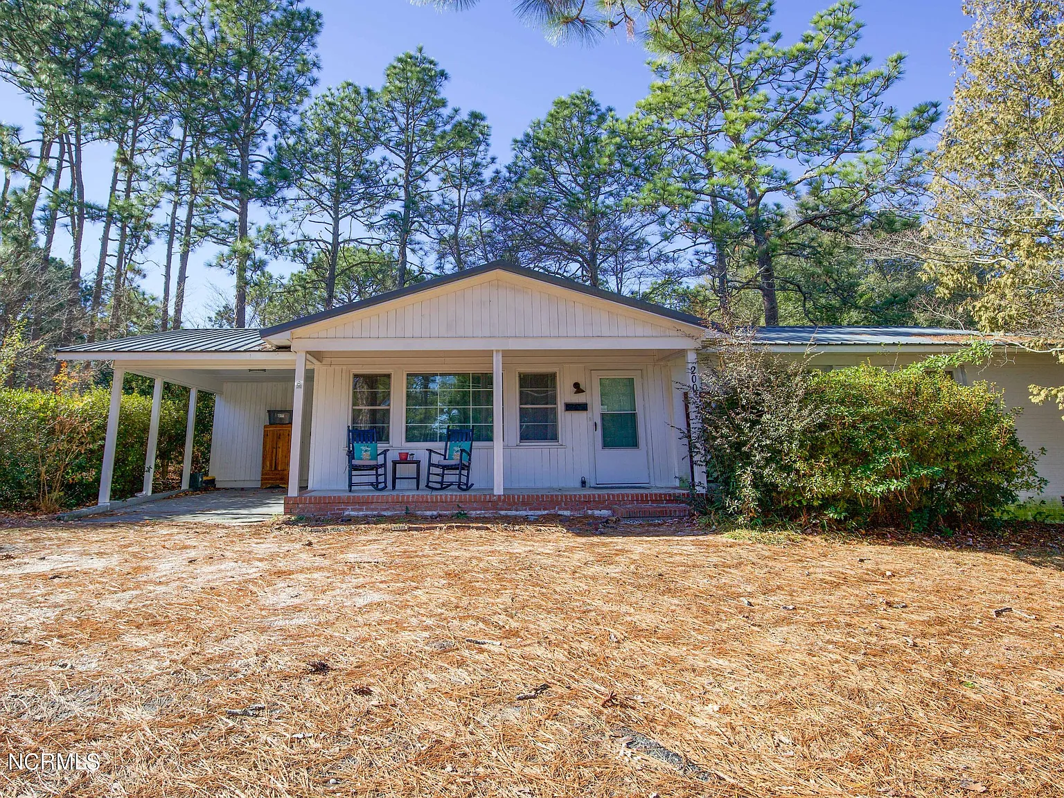 3 bed, 1.5 bath, 1200 sqft, $2,100 — Photo 1
