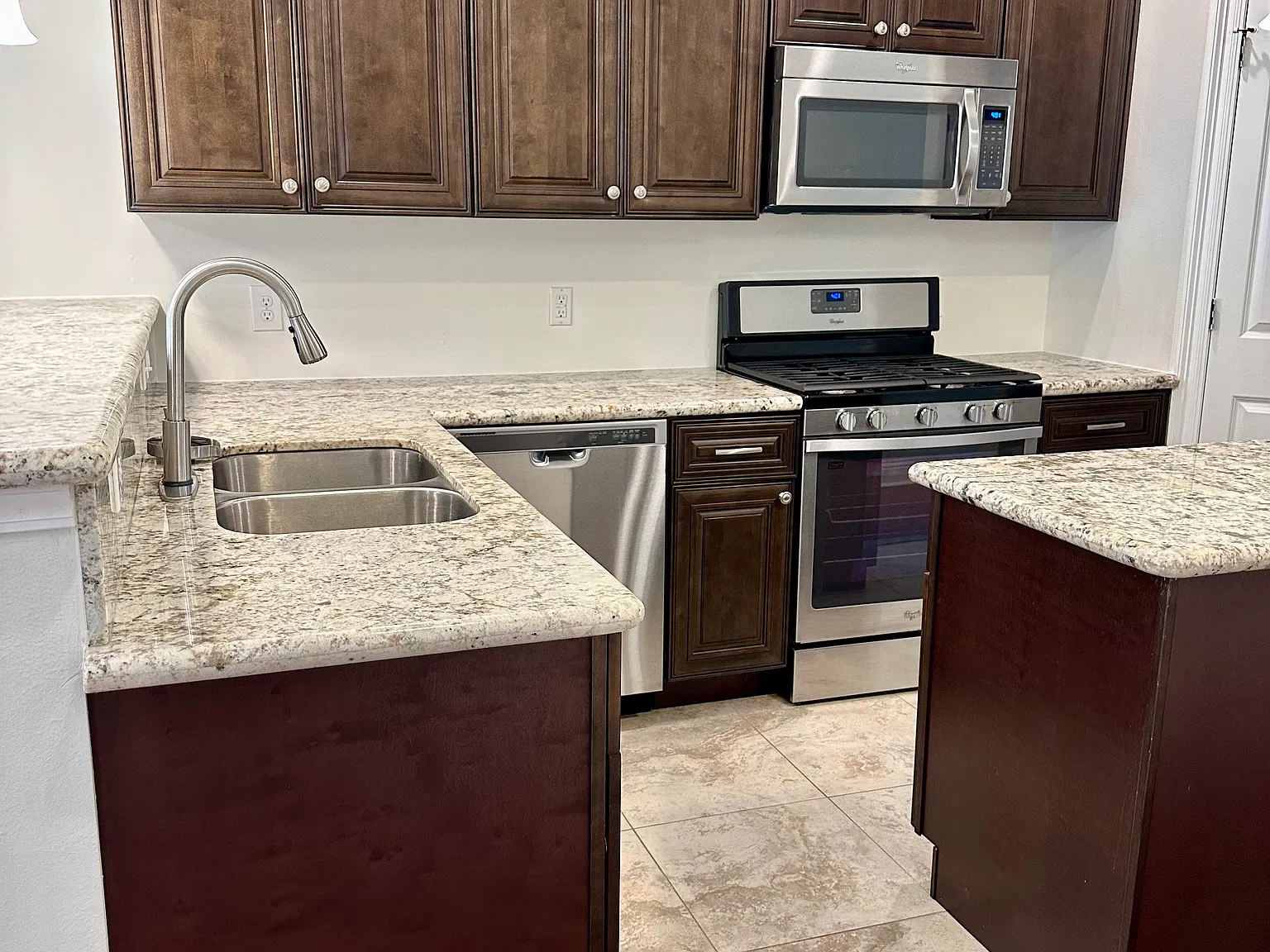 2 bed, 1076 sqft, $1,675 — Photo 3