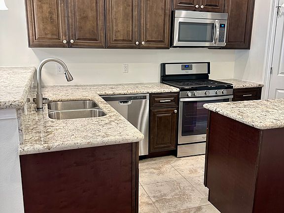 3rd image of 133 Lakewood Dr APT 3