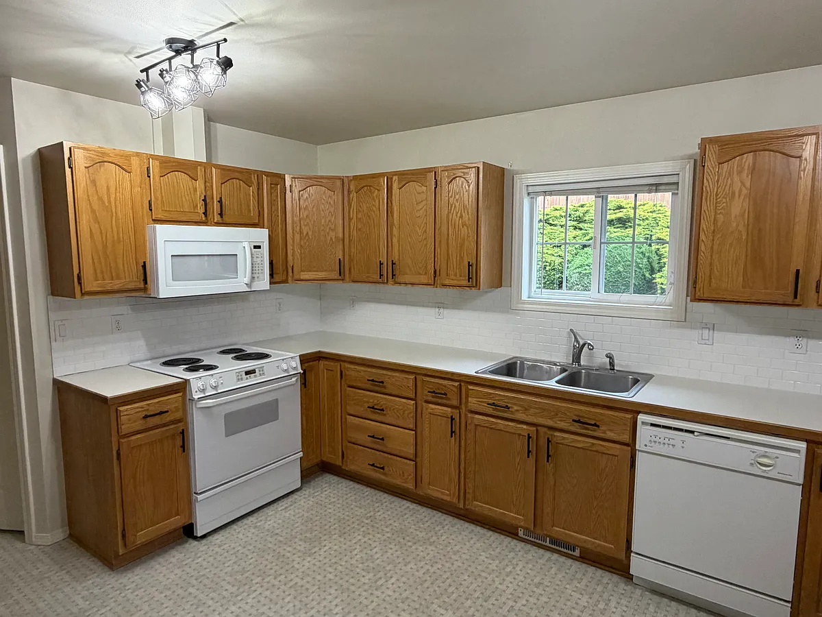 Building Photo - 5305 Tumac Dr