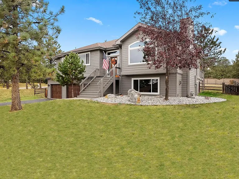 1635 Muirfield Ln — Photo 2