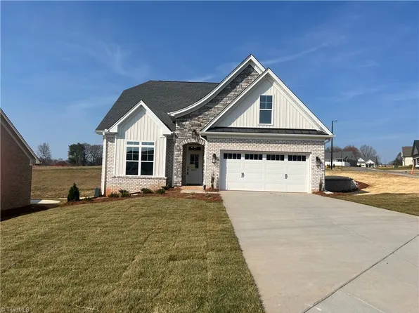 6047 Haywood St, Clemmons, NC 27012