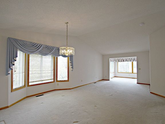 2nd image of 15977 Hyland Dr