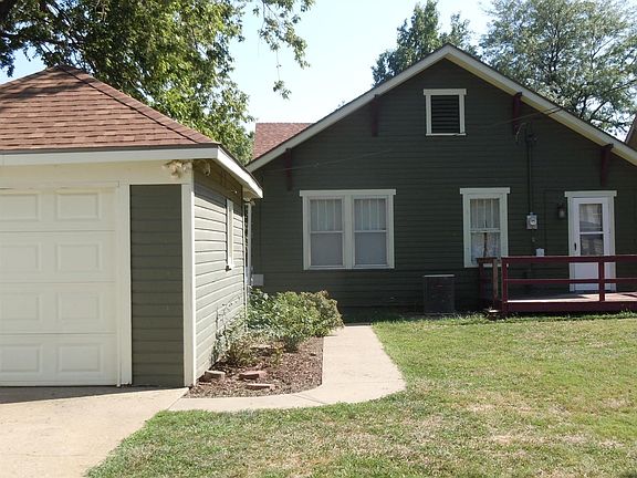 4th image of 415 NE 8th St