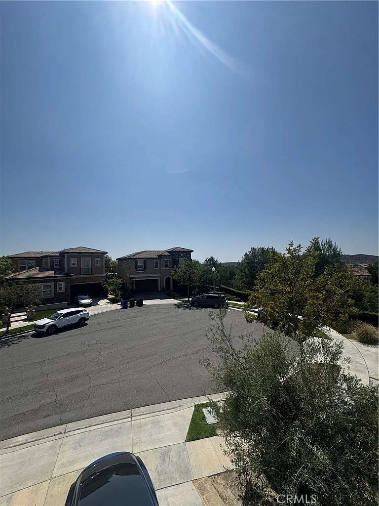 5 bed, 5.5 bath, 2992 sqft, $6,800 — Photo 2