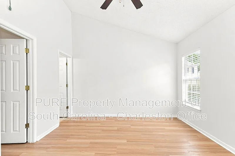 3 bed, 2.0 bath, 1209 sqft, $1,999 — Photo 4