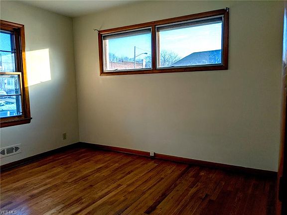 5th image of 4766 E 88th St