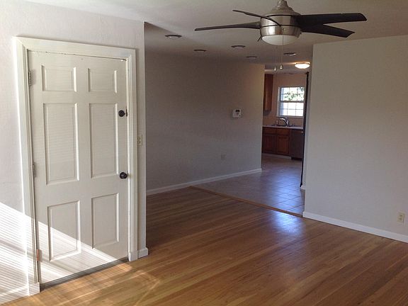 5th image of 2470 Greenwood Dr