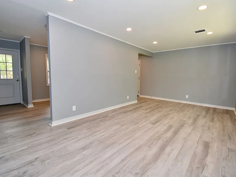 1309 Robinette Dr — Photo 4