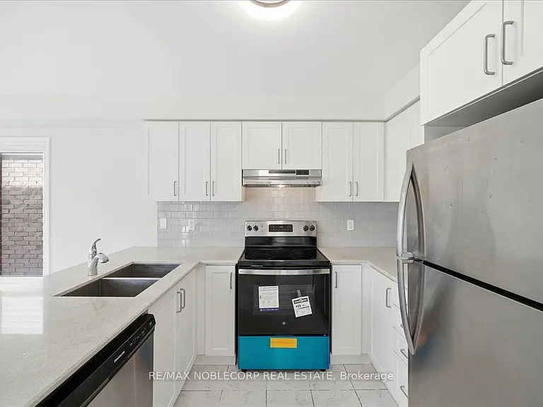 226 Bruce Cameron Dr — Photo 18