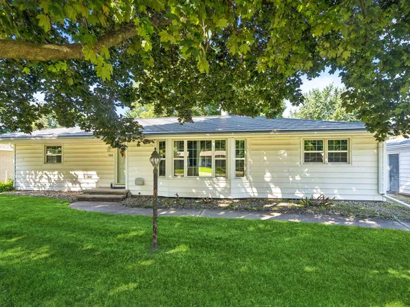 704 Vera Ave, Neenah, WI 54956