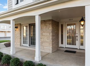 203 Racquet Club Ct, Hinsdale, IL 60521