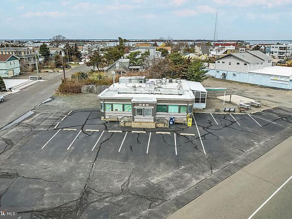 4th image of 704 Broadway