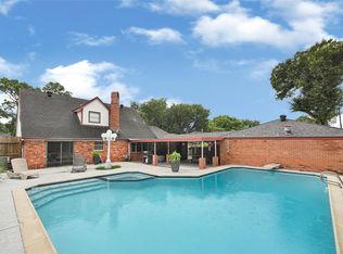 215 Coronation Dr, Houston, TX 77034
