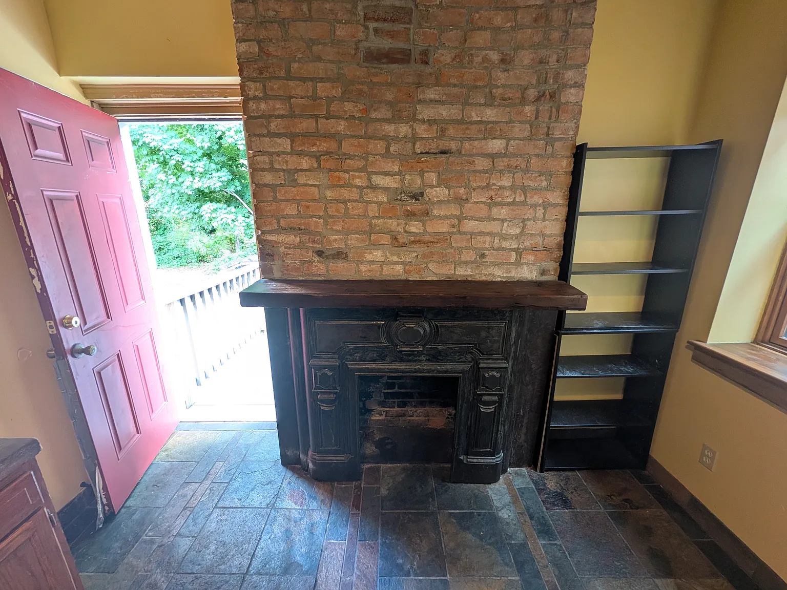 2 bed, 1300 sqft, $1,600 — Photo 2