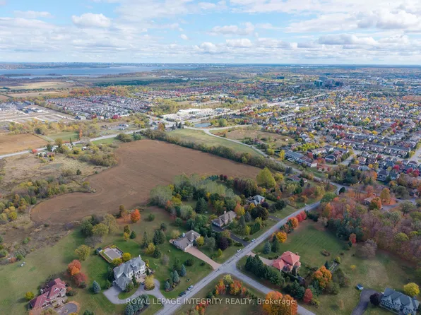 6 Marchbrook Cir, Ottawa, ON K2W 1A1