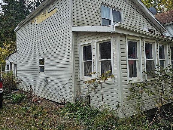 3rd image of 411 Jefferson St