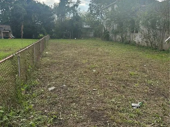 1829 Feliciana St, New Orleans, LA 70117