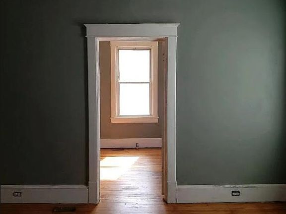 5th image of 110 Grigg St