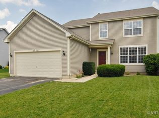 1721 S Fallbrook Dr, Round Lake, IL 60073