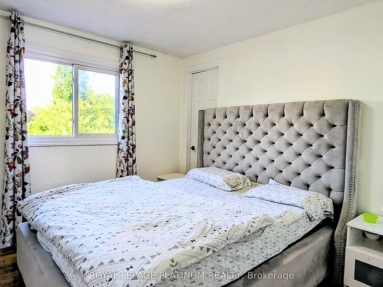 4 Gervais Dr — Photo 25