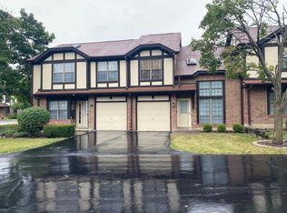 331 Country Ridge Ln, Bloomingdale, IL 60108