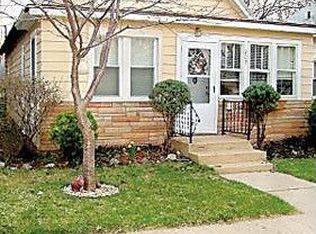 209 Adams St, Genoa, IL 60135