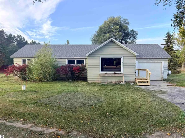 4774 W 16th Rd, Mesick, MI 49668