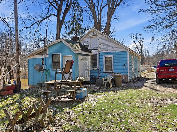 5th image of 2555 E Cohoctah Rd